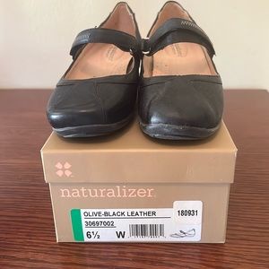 Naturalizer N5 comfort leather shoes.